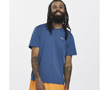Load image into Gallery viewer, Men's Saucony Stopwatch Short Sleeve Shirt