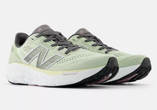 Load image into Gallery viewer, Women&#39;s New Balance 880 V14
